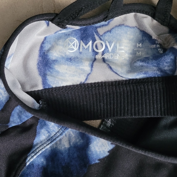 Move Sports Bra - Picture 3 of 3